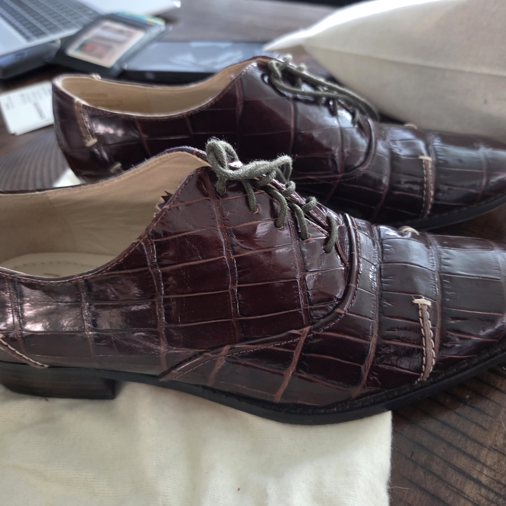 New Never Worn Women's Joan & David Dark Brown Crocodile Pattern Oxfords